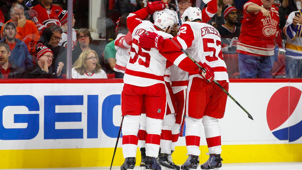 Pulkkinen scores two, Red Wings beat Hurricanes 4-3